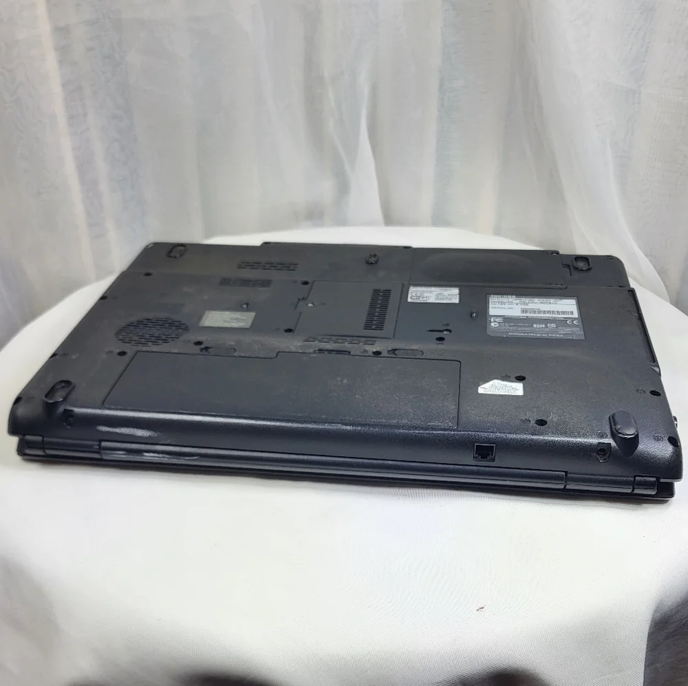 Parts Only or Repair. Toshiba Satellite L3550-S7901 Laptop